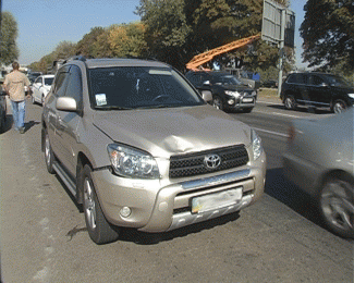 В Киеве «Тойота» сбила женщину в 50 метрах от перехода (ФОТО)