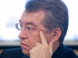 Лавринович хочет устранить несоответствия в Конституции Украины