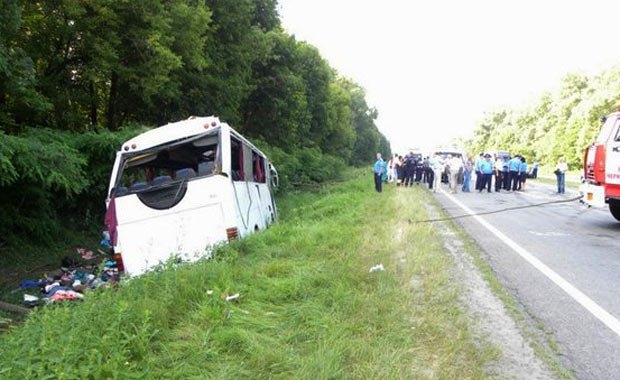 Под Черниговом разбился автобус, перевозивший паломников: 15 человек погибло. ФОТО