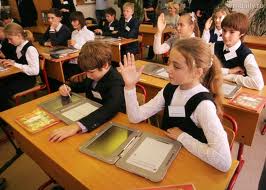 Родителей украинских школьников обяжут купить электронные учебники 