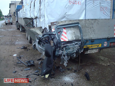 8 подростков на угнанной «Ниве» столкнулись с грузовиком: 5 человек погибло. ФОТО