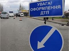 В Черкасской области «ВАЗ» протаранил дерево: 3 человека погибло