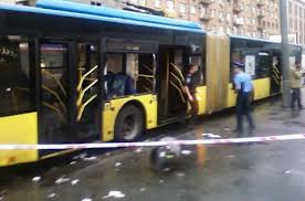 Азаров поручил наказать виновных в массовой драке возле метро «Лукьяновская»