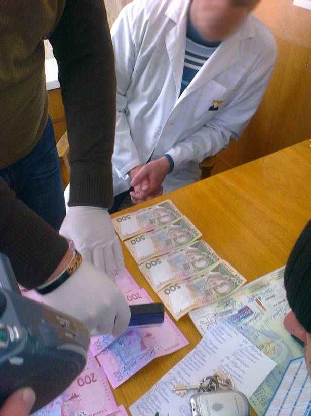 Черниговского чиновника осудили за взятку.ФОТО