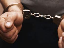 27-летний парень с топором атаковал сувенирный магазин