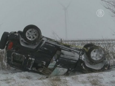 Америку заметает снегом. На дорогах - хаос