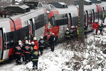 19 человек пострадали при столкновении поездов в Австрии