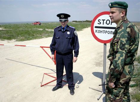 Прокуратура и СБУ Львовской области разоблачили таможенников-взяточников