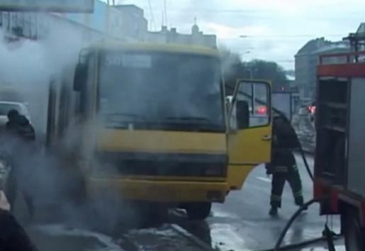 Во Львове загорелась маршрутка