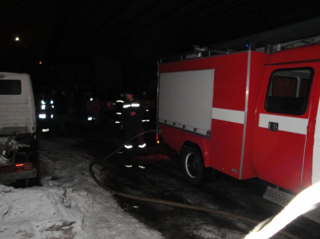Пожар в Киеве: сгорело три автомобиля