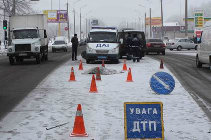 В Донецкой области гаишники вытащили водителя из горящей машины