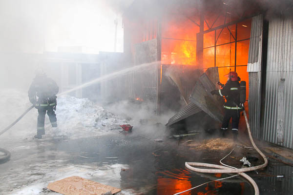 В Тернополе из-за сигареты едва не сгорел склад и заправка