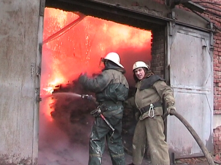 Харьковская область: пожар в складском помещении