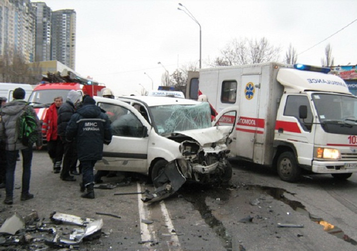 В Киеве в ДТП столкнулись 5 авто