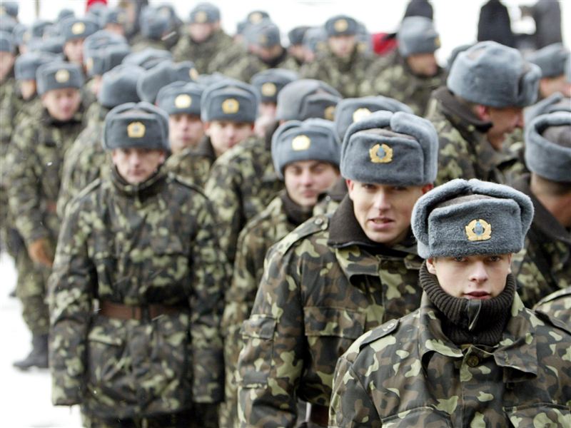 Янукович назвал новые сроки перехода на контрактную армию