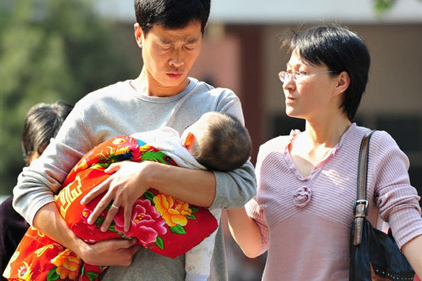 Китайцы массово подают на развод из-за нового налога
