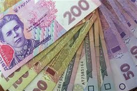 Двух налоговиков поймали на взятке в 30 тысяч гривен