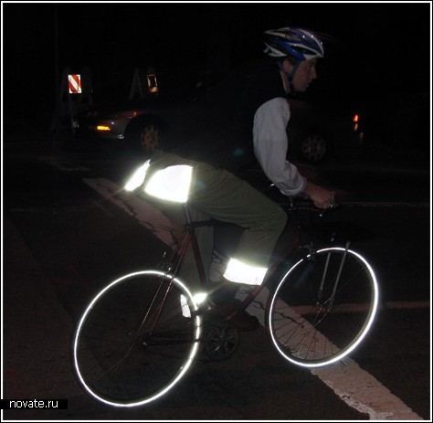 Велосипедистов в ночное время хотят заставить носить светоотражающие жилеты