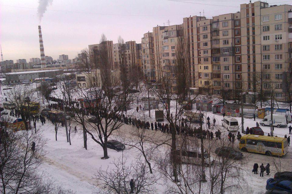 В Киеве огромные очереди на маршрутки. ФОТО