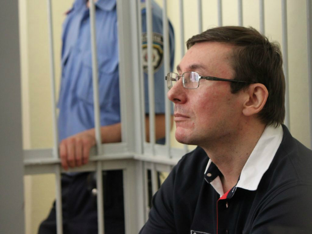 Пенитенциарная служба подтвердила, что Луценко уже в Киеве