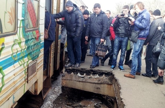 Киевская прокуратура проверит, почему обвалился перрон на станции "Вышгородская"