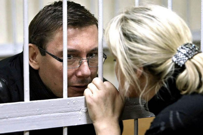До оглашения приговора Юрию Луценко остались считанные минуты