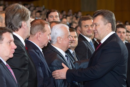 Члены Конституционной ассамблеи недовольны действиями ее председателя Леонида Кравчука 