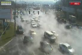 В Киеве прорвало теплотрассу: по дорогам течет кипяток