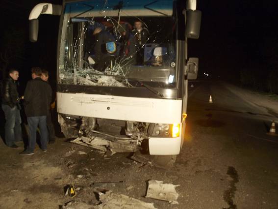 На Тернопольщине водитель "Жигули" врезался в автобус, где находилось 30 детей.ФОТО