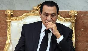 Бывшего президента Египта суд оставил под следствием 