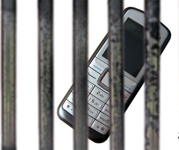 Заключенным разрешат мобильные телефоны