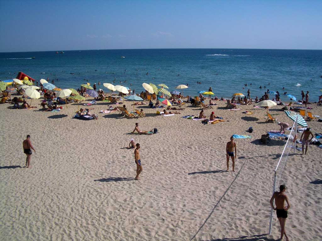 В Евпатории началась расчистка пляжей от незаконных построек 