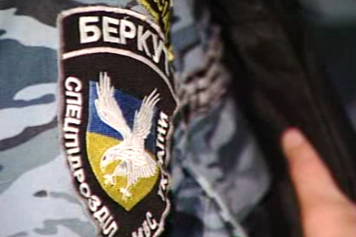 В Киеве под прикрытием сотрудника "Беркута" злоумышленники дерзко грабили женщин