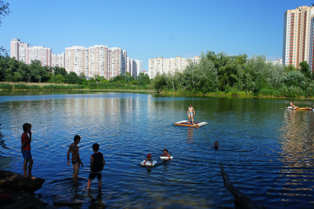 Киевская прокуратура обязала контроллеров проверить состояние озера на Позняках