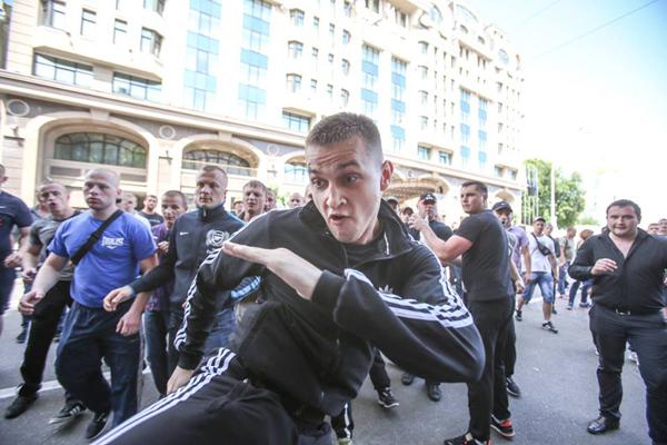 Журналистке не удалось обжаловать освобождение дебошира Титушко