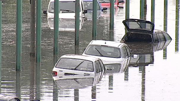 В Украину ввезут несколько тысяч машин, затопленных при наводнении в Европе