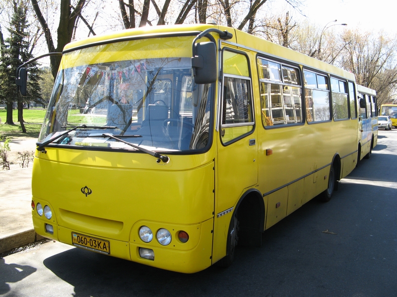 В Киеве автобус протянул за собой пожилую женщину