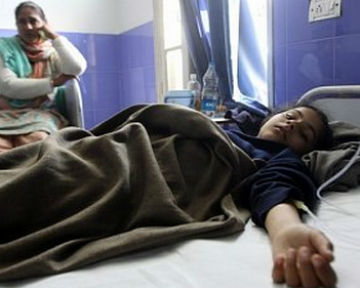В Индии после после бесплатного обеда умерли от отравления 20 детей
