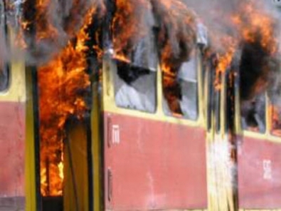В Киеве во время движения загорелся трамвай с пассажирами