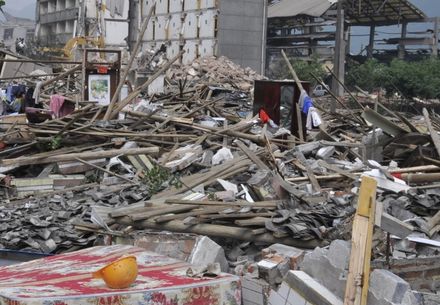 В Китае землетрясение: 13 городов остались без коммуникаций