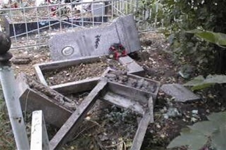 Задержаны скупщики металлолома из-за демонтажа кладбищенских крестов