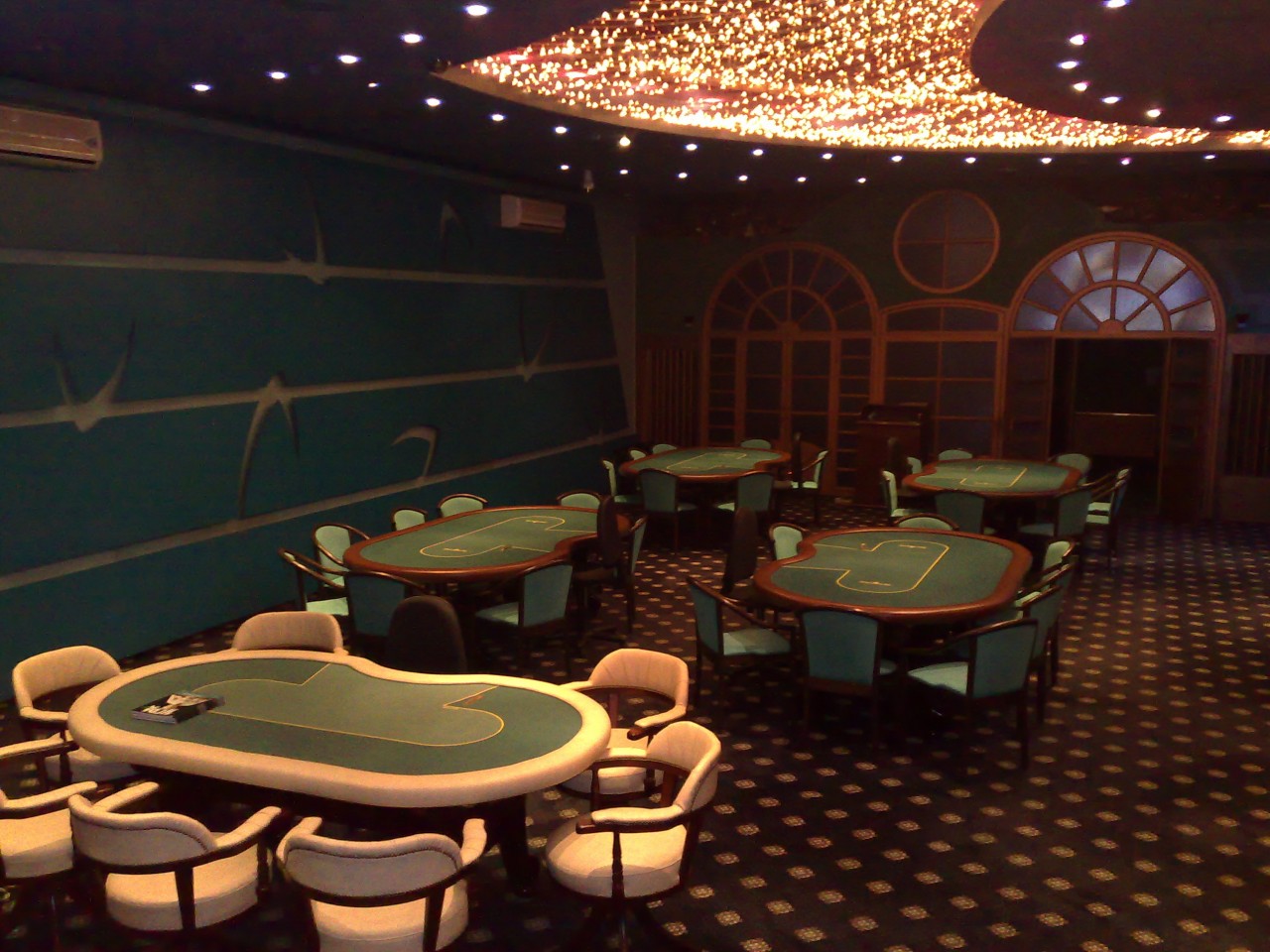 Во Львове милиционеры пресекли функционирование покерного клуба