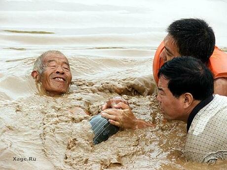 Наводнение в Китае: погибло 105 человек