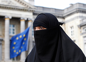 Суд в Лондоне не пустил на заседание подсудимую-мусульманку, одетую в паранджу