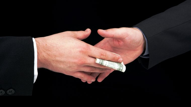 В Крыму на взятке поймали сельского голову