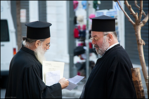 Греческих священников подозревают в причастности к незаконным операциям на 5 млрд евро