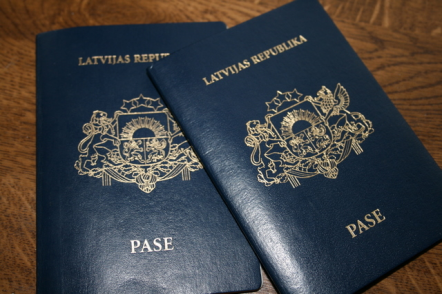 В Латвии запретят иметь двойное гражданство на ряду с российским
