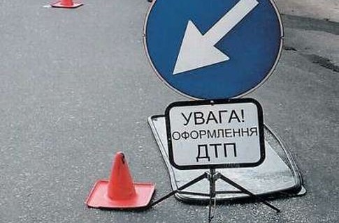 ДТП в Киеве: после мощного удара машины разлетелись друг от друга на несколько метров