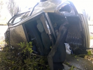 Двое мужчин из-за сильного удара вылетели из салона автомобиля в результате жуткого ДТП под Донецком