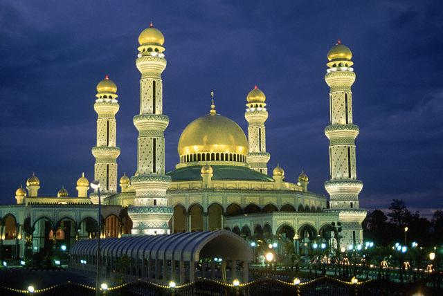 В Брунее новое уголовное законодательство предусматривает избиение камнями и отрубание рук. ВИДЕО